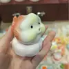 Ornamento Giratório de Cerâmica para Pequenos Animais Descompressão Fofo Divertido Animal de Chá Decoração Pequena para Mesa Montado em Carro Decoração Pequena para Mesa