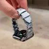 Adequado para Pulseira de Smartwatch Apple Watch S11/10, Pulseira de Couro Granulado com Diamantes Metálicos 12