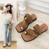 Sandalias de verano 2026 de moda para mujer, tipo chancla con tira para el dedo del pie, tacón de cuña, que realzan la altura y con suelas antideslizantes, adecuadas para diversas ocasiones y vacaciones