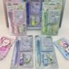 Set de Papelería Capibara Kuromi Bolígrafos Estudiantiles de Cuatro Colores con Cuaderno Marcador Cinta Adhesiva y Set de Pegatinas