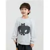 Wuli Bu, uma blusa de moletom com gola redonda para menino, novo estilo de outono, estampa pintada à mão em desenho animado, macia, amigável à pele, caimento solto, versátil