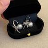 Pendientes de Lazo de Circonio Completo de Lujo Ligero y Sensación de Alta Gama para Mujer, Pendientes de Perlas de Moda Nicho Suave y Personalidad Versátiles