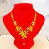 Conjunto de Colar Floral Dourado para Casamento para Mulheres, Conjunto de Três Peças de Colar Dourado Ornamento de Noivado, Pingente de Colar Dourado Imitação para Casamento