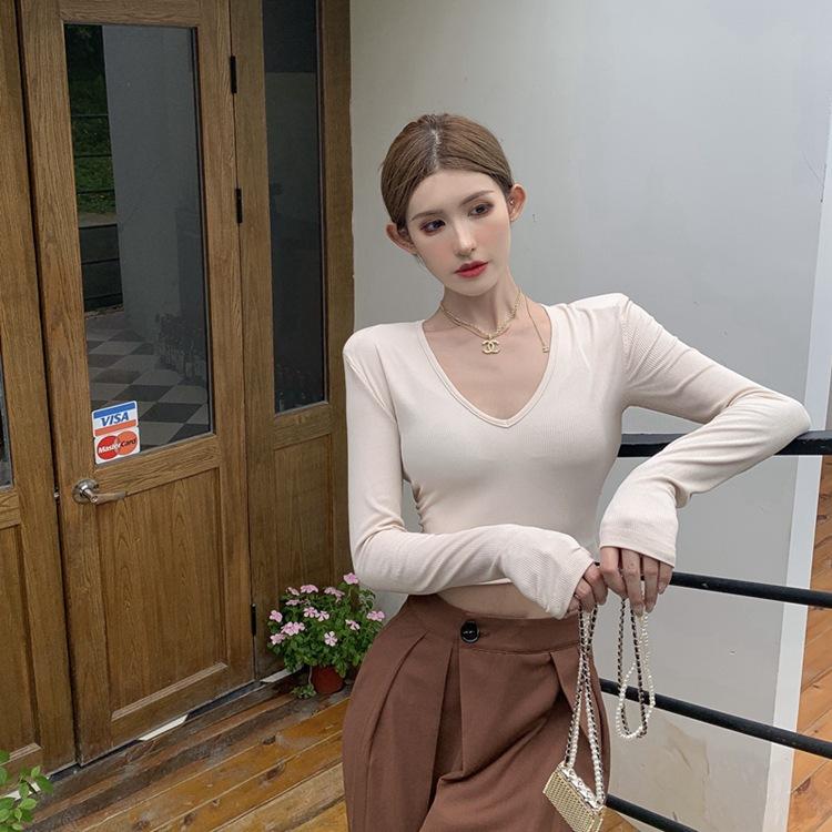 复制_T恤女短款紧身垫肩长袖内搭打底衫2022.jpg