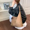 Bolso de moda versátil de un solo hombro para el día a día, nuevo bolso tejido elegante de gran capacidad para mujer 2026, tote de moda para otoño
