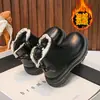 Botas para meninas 2026 sapatos de princesa para bebês outono e inverno novas botas de couro botas curtas infantis com forro de pelúcia para aquecimento botas Martin
