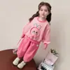 Conjunto de Moletom e Calça para Bebês Meninas Estilo Primavera/Outono 2026 Novo Conjunto Casual Esportivo para Bebês Roupas de Outono Conjunto de Duas Peças Super Fofo para Crianças