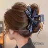 Pinza para el pelo de felpa con lunares de alta gama 2026, Pinza de tiburón moderna y exquisita para mujer, Versátil para el uso diario y el trabajo, Accesorio para el cabello