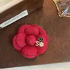 Broche Pequeño de Flor Fragante Estilo Coreano con Abrigo, Pin para el Cabello Corsage de Camelia con Forma, Decoración de Broche de Gama Alta