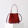 Nova Mini Bolsa Saco Retro Maillard Fashion em Couro Fosco com Cordão, com Acabamento de Luxo e Versátil para Ombro