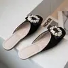 Mules de Satén de Suela Plana con Hebilla Redonda de Pedrería, Zapatos de Primavera Cerrados sin Cordones, Estilo Elegante y de Nicho 2026