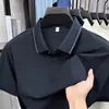 Camisa polo fina sin costuras de manga corta para hombre de verano, nuevo estilo de negocios ligero, camiseta elástica de media manga para hombre
