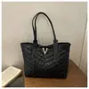 Estilo Nuevo Europeo y Americano Rayas Moda Gran Capacidad 2026 Hilo de Bordar Letra Simple Portátil Bolso Tote de Hombro para Mujer