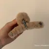 Grampo de cabelo de pelúcia preto novo outono e inverno, grampo cruzado para trás, cabeça grande, volume de cabelo, grampo de cabelo de tubarão Mao Mao de alta qualidade