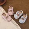 Sapatos de couro para meninas, novo modelo de outono com laço, sapatos de princesa para crianças, sapatos baixos para meninas pequenas, sapatos macios para bebês e crianças pequenas para meninas