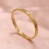 Pulsera de Titanio Simple Anillo Liso Pulsera Nueva Hebilla de Resorte Pulsera Versátil para Mujer Lujo Ligero Brillo Grabado