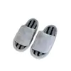 Pantuflas peludas para mujer para usar en exteriores, nuevo estilo otoño e invierno 2026, súper populares, antideslizantes, cálidas, de suela plana, pantuflas de algodón de una tira para uso en casa