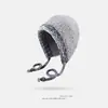 Gorro de punto grueso y cálido estilo Fair Isle para mujer de invierno, forrado de polar, gorro de lana con protección para las orejas estilo mongol, gorro Lei Feng para circunferencia de cabeza grande