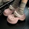 Pisar caca se siente como zapatos con agujeros para mujer, ropa de verano para exteriores 2025, nuevas sandalias de plataforma EVA de suela gruesa para playa junto al mar