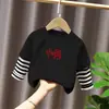 G2172# Nova Camiseta Base Manga Longa Listrada Primavera e Outono Falsa Duas Peças Jaqueta Joker Solta Roupa Infantil para Meninos e Meninas