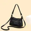 Bolso de hombro de cuero suave de venta caliente transfronteriza para mujeres de mediana edad, nuevo modelo 2026, bolso cruzado de gran capacidad, elegante y versátil, al por mayor