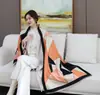Chal Bufanda Exterior Qipao Dos en Uno Tacto de Alta Gama Otoño/Invierno Grueso Cálido Bufanda de Camelia Moderna Versátil