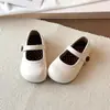 Zapatos de Cuero para Niñas Pequeñas 2026 Otoño Zapatos Individuales para Bebé Punta Redonda Plateada Estilo Coreano Zapatos de Princesa Suela Suave Mocasines de Boca Baja