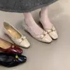 Zapatos Mary Jane de Cuña Camelia Francesa para Mujer 2026 Nuevo Estilo Primavera/Otoño Estilo Pequeño Xiang Moño Punta Cuadrada Planos Bajos