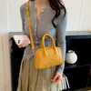 Elegante bolso de mano con patrón tejido, bolso tipo almohada, nuevo modelo otoño e invierno 2026, bolso bowling simple, bolso de hombro y cruzado para el día a día