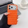 Funda para Teléfono con Patrón Retorcido y Agujeros Grandes para Disipación de Calor Compatible con Apple 17PROMAX Personalidad de Moda 13/14 Transparente Mate 11
