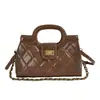 Bolso de cadena pequeño de moda transfronterizo estilo Chanel con patrón de diamantes para mujer, nuevo de moda verano 2026, bolso de hombro ligero de lujo en cuero suave