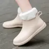 Botas de Chuva de Moda Transfronteiriças Femininas Antiderrapantes Sapatos de Borracha para Cozinha Forrados com Lã Roupas Externas Quentes Botas de Chuva Estilo Coreano Versátil Impermeável Sapatos para Lavagem de Carro