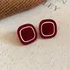 Brincos Redondos Geométricos Vermelhos Aveludados Estilo Retro Hong Kong Luxo Acessível Brincos de Alta Qualidade Modernos Elegantes Estilosos para Mulheres