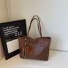 Bolsa Tote Retrô de Grande Capacidade Feminina 2025 Nova Primavera Casual Para Trabalho Ombro Axila Bolsa Portátil Axila