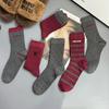 Calcetines altos de tubo a rayas con letras retro rojas y grises, estilo académico, calcetines de moda ondulados, una generación de cabello