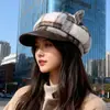 Bonito sombrero octogonal a cuadros con orejas de oso para mujer, otoño e invierno, dulce y casual, nuevo estilo 2026, boina adelgazante para hombre