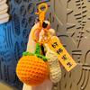 Llavero de fruta tejida a crochet de felpa creativo Baya preocupada llavero de llave de coche Caqui colgante para mochila escolar de estudiante venta al por mayor