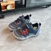 Zapatillas de malla transpirable para niños, ligeras y cómodas para primavera y otoño, diseño unisex, zapatos casuales versátiles y transpirables