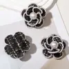Estilo Ins Xiaoxiang Coreano Pérola Camélia de Cinco Pétalas Tecido Feito à Mão Acessórios DIY Versátil Broche para Terno Suéter