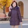 Abrigo de algodón de corte holgado, longitud media, forrado de polar y engrosado para mujeres de mediana edad y mayores, perfecto para usar en invierno, con capucha