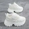 Zapatos de plataforma de suela gruesa estilo papá para mujer, moda versátil de otoño 2026, que aumentan la altura, de malla transpirable, zapatillas casuales