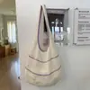 Bolsa Tote Casual Versátil de Tricô com Corrente, de Ombro Único, para Axila, Nova Coleção Primavera/Verão, Bolsa Feminina Trançada, Tendência