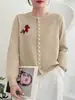 Novo Cardigan de Tricô Estilo Coreano para Outono com Bordado de Cavalinho para Mulheres Gola Redonda Botão de Pérola Macio e Suave Peça Externa Suéter para o Trabalho