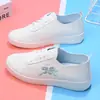 Tênis Brancos com Cobertura de Couro, Novo Estilo Primavera e Verão Sapatos de Malha Vazada, Respiráveis para Estudantes Femininas Sola Macia Antiderrapante Estilo Coreano Sapatos Femininos