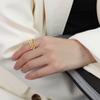 Anillo de oro de 18 quilates chapado en acero de titanio con textura de moda con personalidad europea y americana, anillo de joyería femenina de nicho que no se decolora