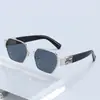 Gafas de sol cuadradas de metal 2025 para mujer, Gafas de sol de diseñador versátiles de lujo ligero, Gafas de sol de celebridad de internet