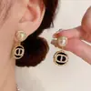 Moda Retro Francesa Lujo Ligero Pendientes de Perlas con Letras Pendientes de Alto Diseño para Mujer Pendientes Elegantes Únicos de Nicho