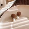 Pendientes de Bola Flocada Color Caramelo Diseño de Nicho para Mujer Pendientes Avanzados Pendientes de Barra para Oreja Otoño e Invierno Pendientes Únicos