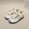 Zapatos infantiles estilo coreano Forrest Gump 2026, nuevas zapatillas para niños estilo coreano, en stock, zapatos para bebé al por mayor 6728