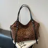 Bolsa Casual Retro Grande Capacidade Estampa de Leopardo 2025 Nova Versátil para o Dia a Dia Bolsa de Ombro Feminina Bolsa Tote para Estudante Universitário